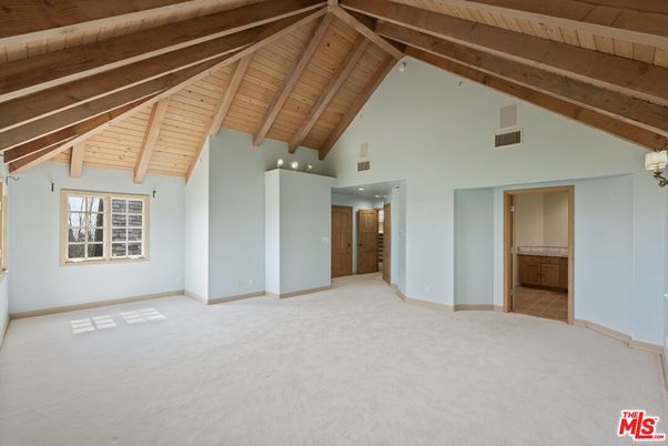 Empty room, Interior, Wooden Beams, Wooden Ceilings