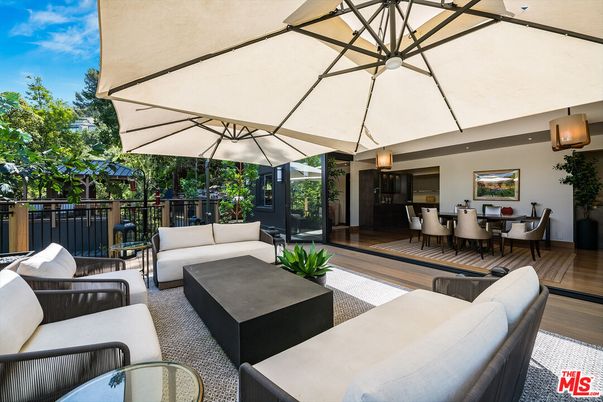 Dining room, Exterior, Pendant Lights