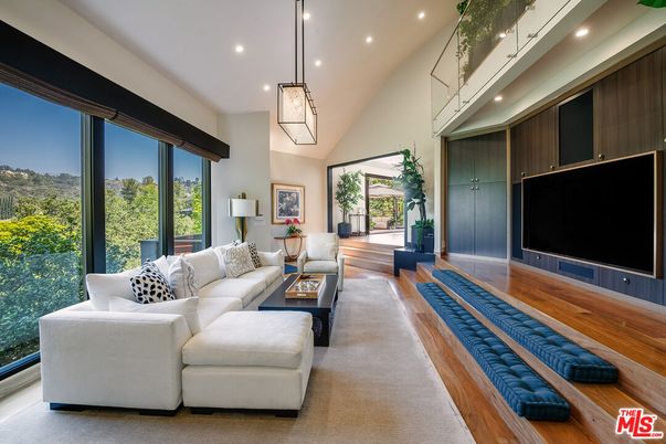 Interior, Living room, Pendant Lights, Recessed Lighting, Wood Texture Flooring