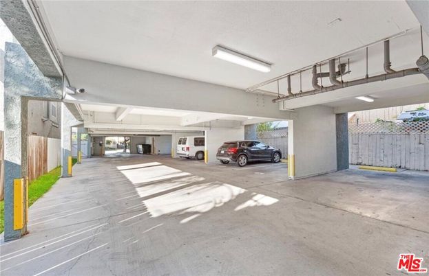 Garage, Interior