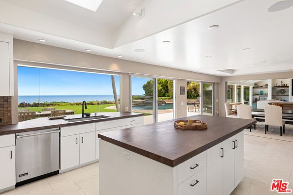 Dining room, Interior, Kitchen, Recessed Lighting, Stainless Steel Appliances, Water