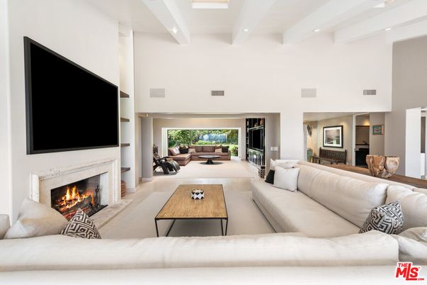 Fireplace, Interior, Living room, Recessed Lighting