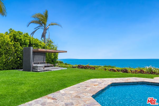 Backyard, Exterior, Pool, Water