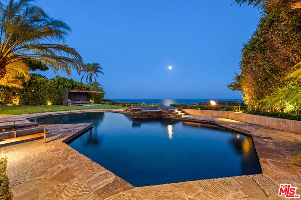 Exterior, Lake, Pool, Water
