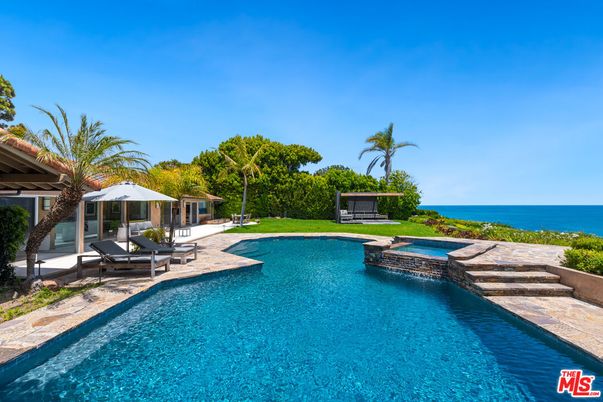 Exterior, Pool, Water