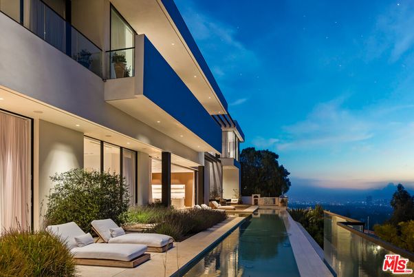Exterior, Pool, Water