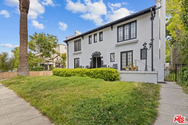 Backyard, Exterior, Facade, French Provincial