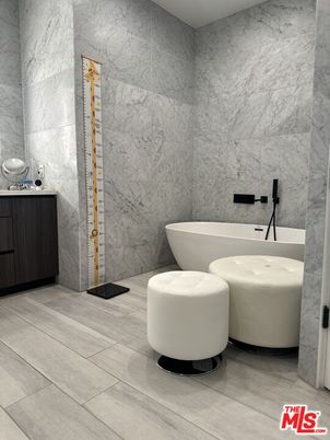 Bathroom, Free Standing Baths, Interior, Marble Walls