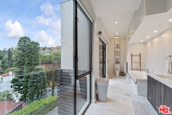 Bathroom, Interior, Marble, Recessed Lighting