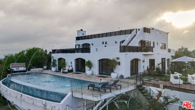 Exterior, Pool