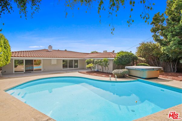 Exterior, Hot Tub, Pool
