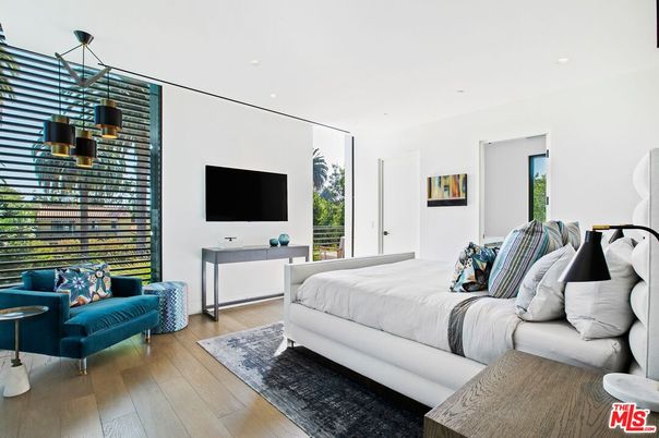 Bedroom, Interior, Living room, Recessed Lighting, Wood Texture Flooring