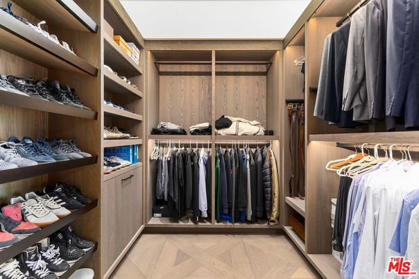 Interior, Walk-in Closets, Wood Texture Flooring
