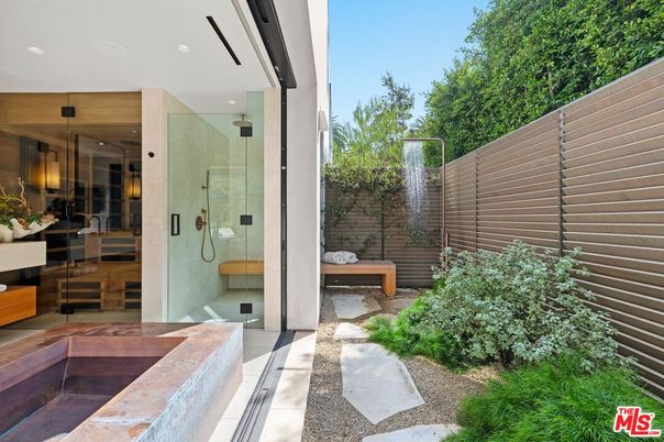Bathroom, Exterior, Glass Shower
