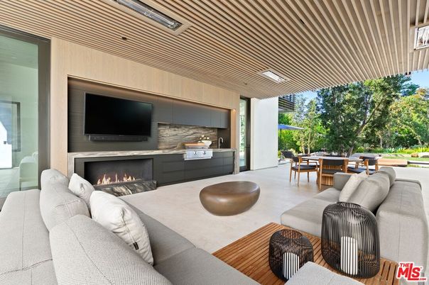 Exterior, Fireplace, Interior, Living room