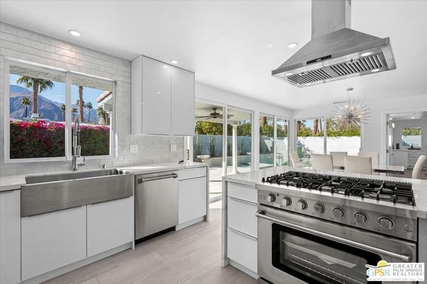 Dining room, Interior, Kitchen, Pendant Lights, Recessed Lighting, Stainless Steel Appliances