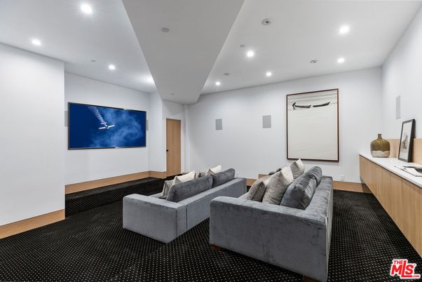 Interior, Projection Screen, Recessed Lighting, Theatre Room