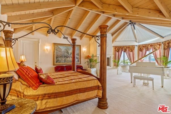 Bedroom, Interior, Piano, Wooden Beams, Wooden Ceilings