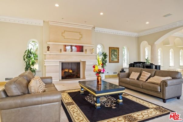 Fireplace, Interior, Living room, Piano, Recessed Lighting