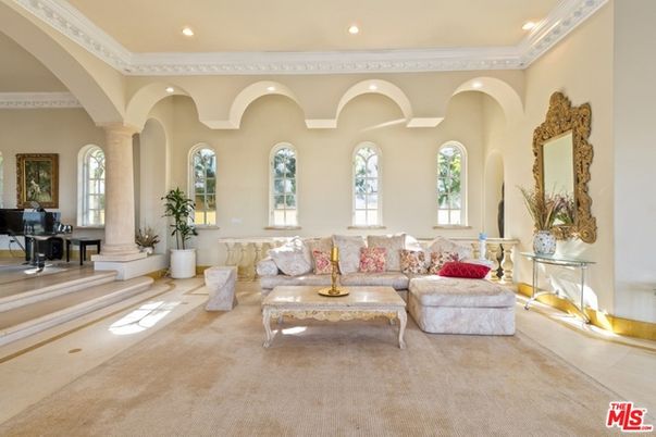 Interior, Living room, Piano, Recessed Lighting