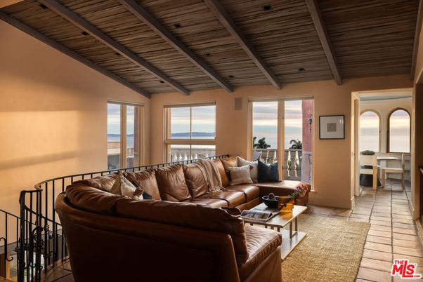Interior, Living room, Water, Wooden Beams, Wooden Ceilings