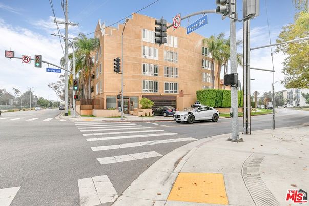 Exterior, Facade, Condo Building