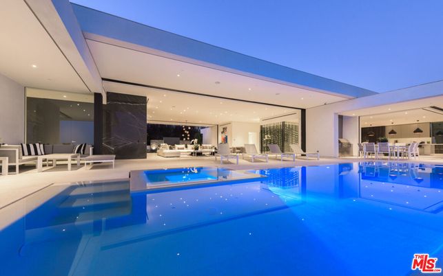 Exterior, Pool, Recessed Lighting