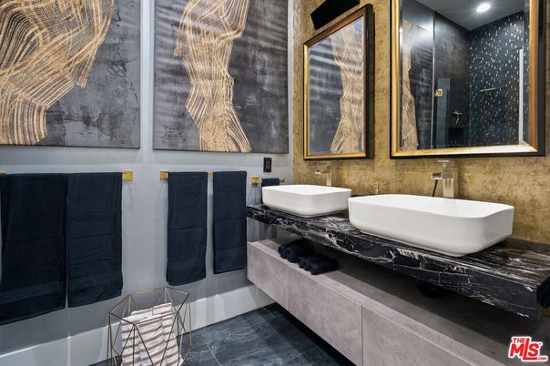 Bathroom, Dual Sink Vanities, Interior, Recessed Lighting