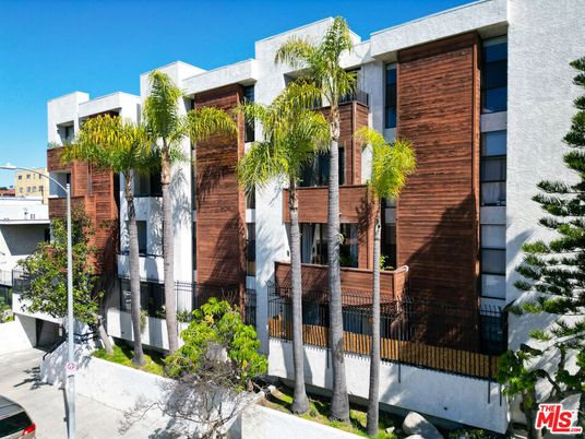 Exterior, Facade, Modern