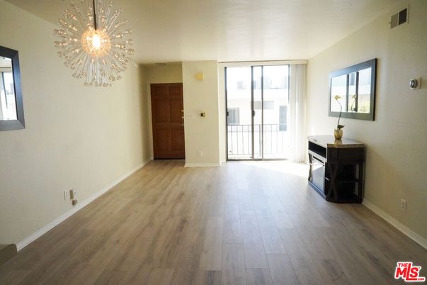 Empty room, Interior, Pendant Lights, Wood Texture Flooring