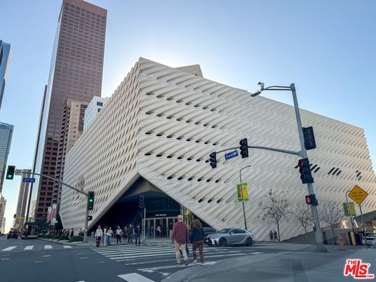 Exterior, Facade, Highrise
