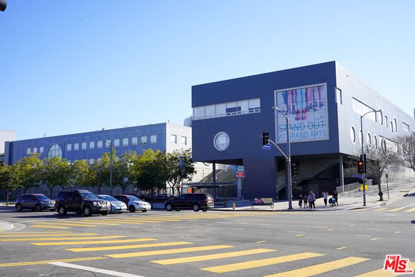 Exterior, Facade, Modern