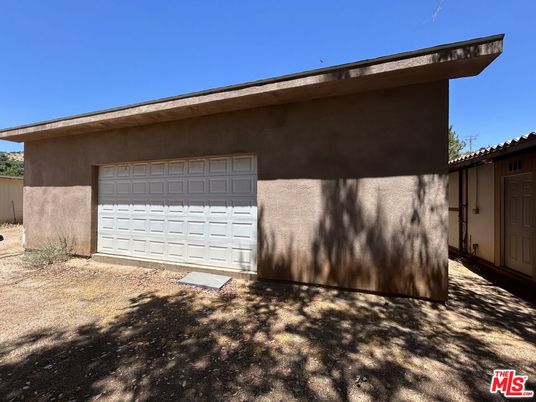 Detached Garage, Exterior