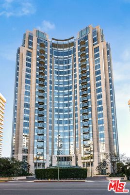Exterior, Facade, Condo Building