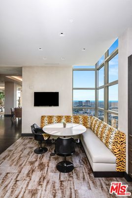 Interior, Living room, Recessed Lighting, Water, Wood Texture Flooring