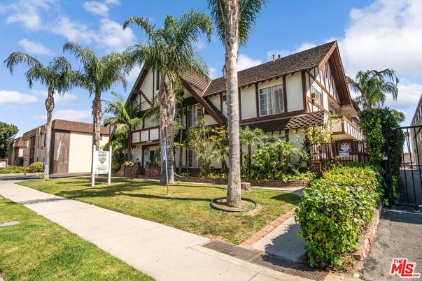 Backyard, Exterior, Facade, Tudor Revival