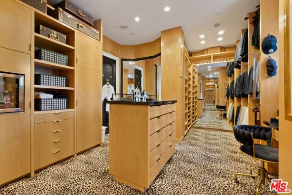 Interior, Recessed Lighting, Walk-in Closets