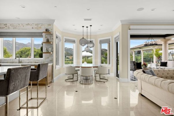 Dining room, Interior, Pendant Lights, Recessed Lighting