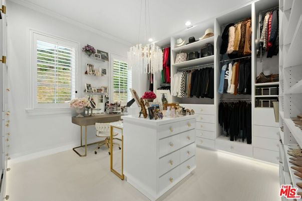 Chandelier, Interior, Recessed Lighting, Walk-in Closets