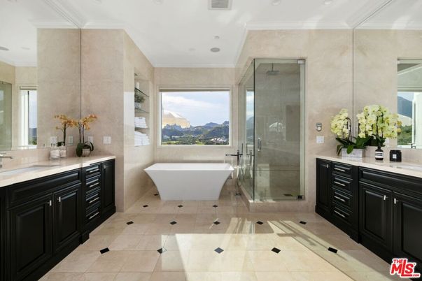 Bathroom, Free Standing Baths, Glass Shower, Interior, Recessed Lighting