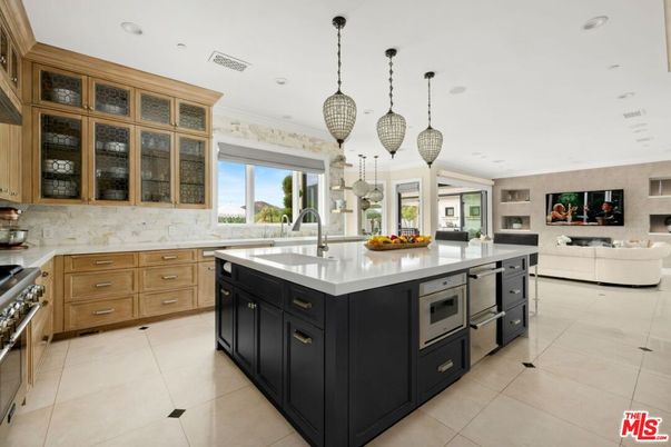 Interior, Kitchen, Living room, Pendant Lights, Recessed Lighting, Stainless Steel Appliances