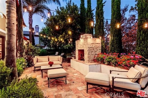 Exterior, Fireplace, Water