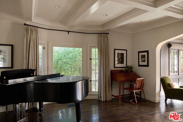Interior, Piano, Recessed Lighting, Wood Texture Flooring