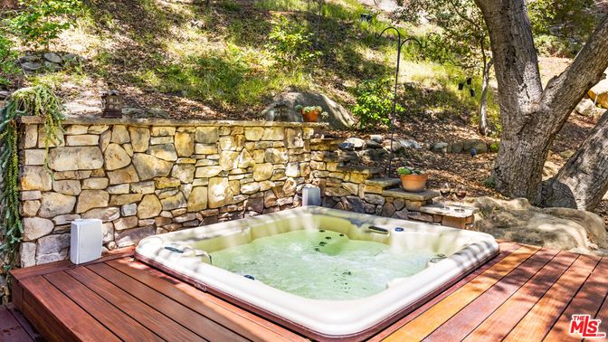 Exterior, Hot Tub