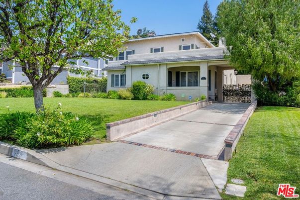 Backyard, Exterior, Facade, American Foursquare