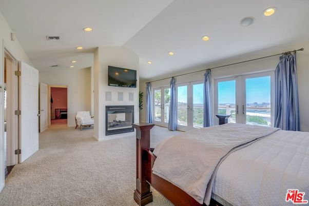 Bedroom, Fireplace, Interior, Recessed Lighting, Water