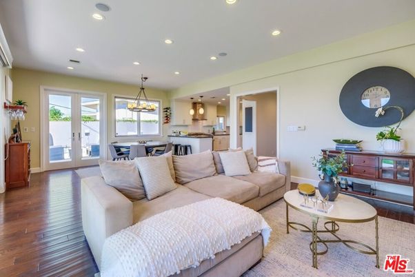 Dining room, Interior, Kitchen, Living room, Pendant Lights, Recessed Lighting, Wood Texture Flooring