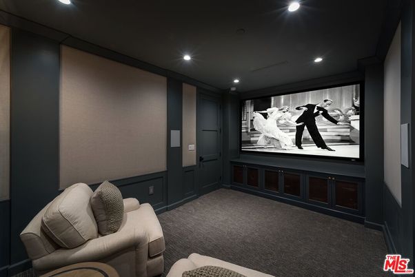 Interior, Projection Screen, Recessed Lighting, Theatre Room
