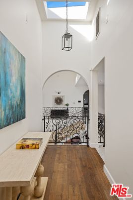 Interior, Pendant Lights, Wood Texture Flooring