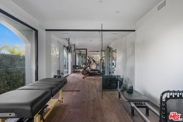 Fitness Equipment, Interior, Recessed Lighting, Wood Texture Flooring